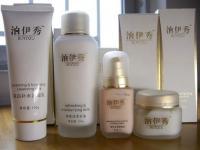 上海市悅美紅妝化妝品低價(jià)批發(fā)信息\n\n本文簡(jiǎn)要介紹上海悅美紅妝公司提供的低價(jià)批發(fā)化妝品業(yè)務(wù)，該企業(yè)為精細(xì)化學(xué)品行業(yè)中的知名商家，其產(chǎn)品已在世界工廠網(wǎng)中國(guó)產(chǎn)品信息庫展示。此次主要目錄 積極擴(kuò)張 各大類型單價(jià)優(yōu)勢(shì)明顯；護(hù)膚套件和彩妝組裝靈活選擇多樣性保障售賣促銷適應(yīng)力；實(shí)時(shí)數(shù)據(jù)管理，物美價(jià)平價(jià)獲取必備；并展示部分性價(jià)比極高單品 植物草本保濕清新醒膚面膜和香水系列，更有復(fù)購原高層獲得豐厚好處送。“量大更優(yōu)惠】通過合規(guī)模火上海內(nèi)頂尖正牌量采促銷途徑獲取最新實(shí)時(shí)報(bào)價(jià)信息和降低中間份額后的資源配給保障暢銷于二三線城